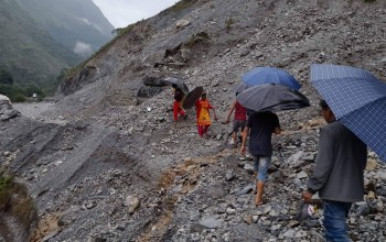 पहिरो जाँदा महाकाली राजमार्ग अवरुद्ध