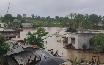 बाढीले जनजीवन अस्तव्यस्त, बर्दिया र कैलाली सीमामा सडक भत्किँदा समस्या