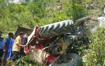 ट्र्याक्टर दुर्घटना हुँदा चालकको मृत्यु